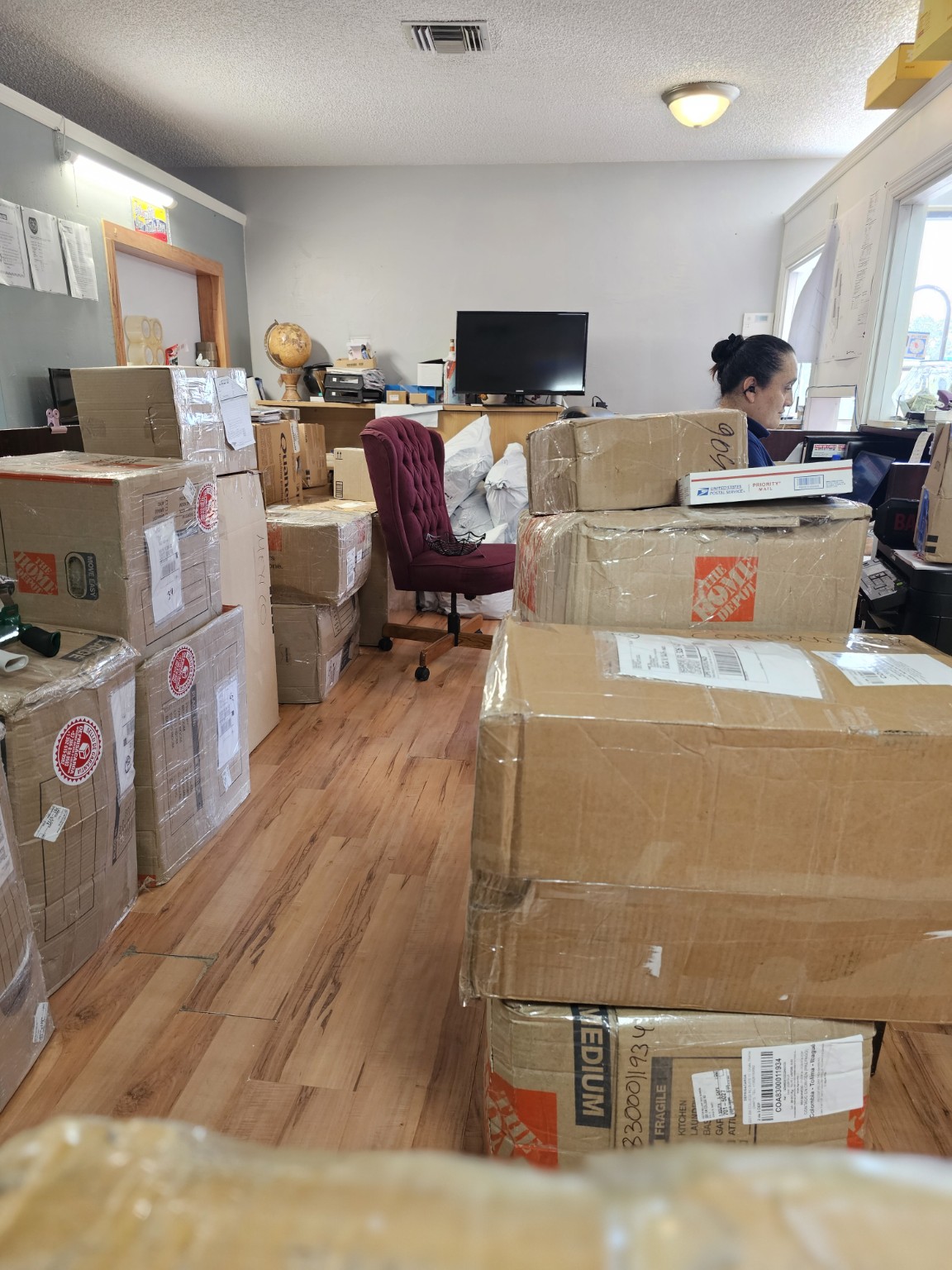 Operación de Deprisacarga en Florida con cajas preparadas para envío